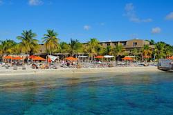 Eden Beach Hotel - Bonaire. Beach.